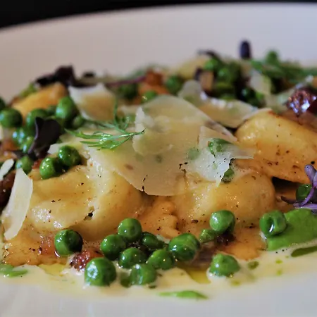 Eliassen Rorbuer 2* Reine