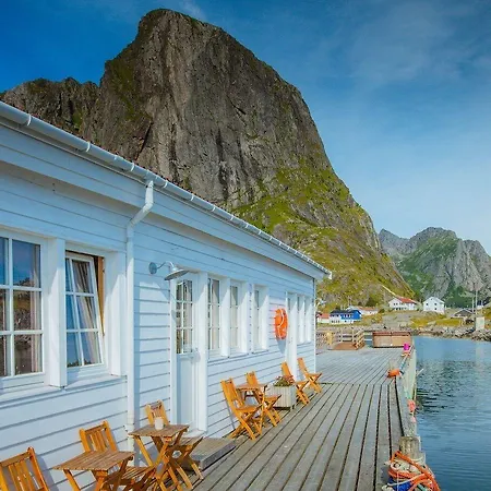 Resort Eliassen Rorbuer 2*