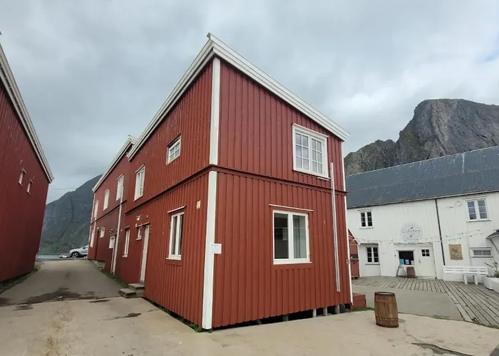 Eliassen Rorbuer Reine