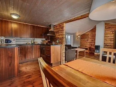 Eliassen Rorbuer 2* Reine