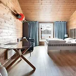 Eliassen Rorbuer Resort 2*