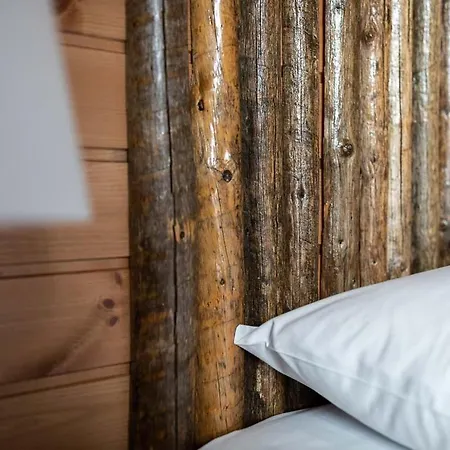 Eliassen Rorbuer Resort Reine