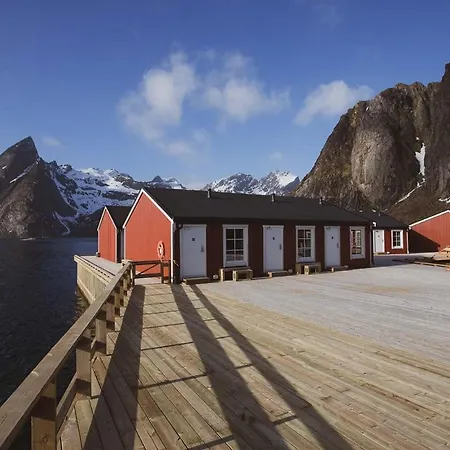 Eliassen Rorbuer Resort 2*