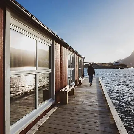 Resort Eliassen Rorbuer 2*