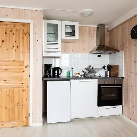 Resort Eliassen Rorbuer 2*