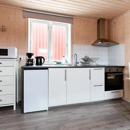 Resort Eliassen Rorbuer 2*
