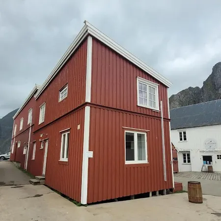 Eliassen Rorbuer Reine